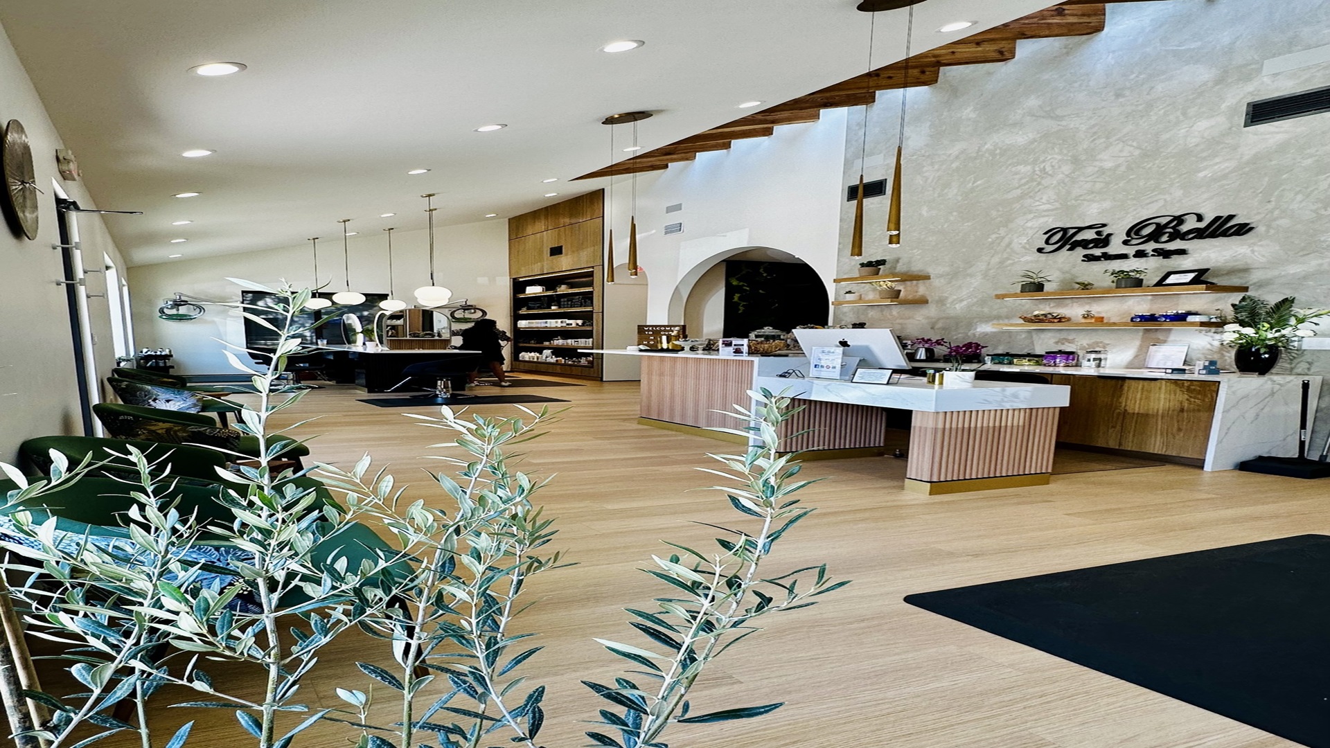 Grand Opening Party at Très Bella Salon & Spa