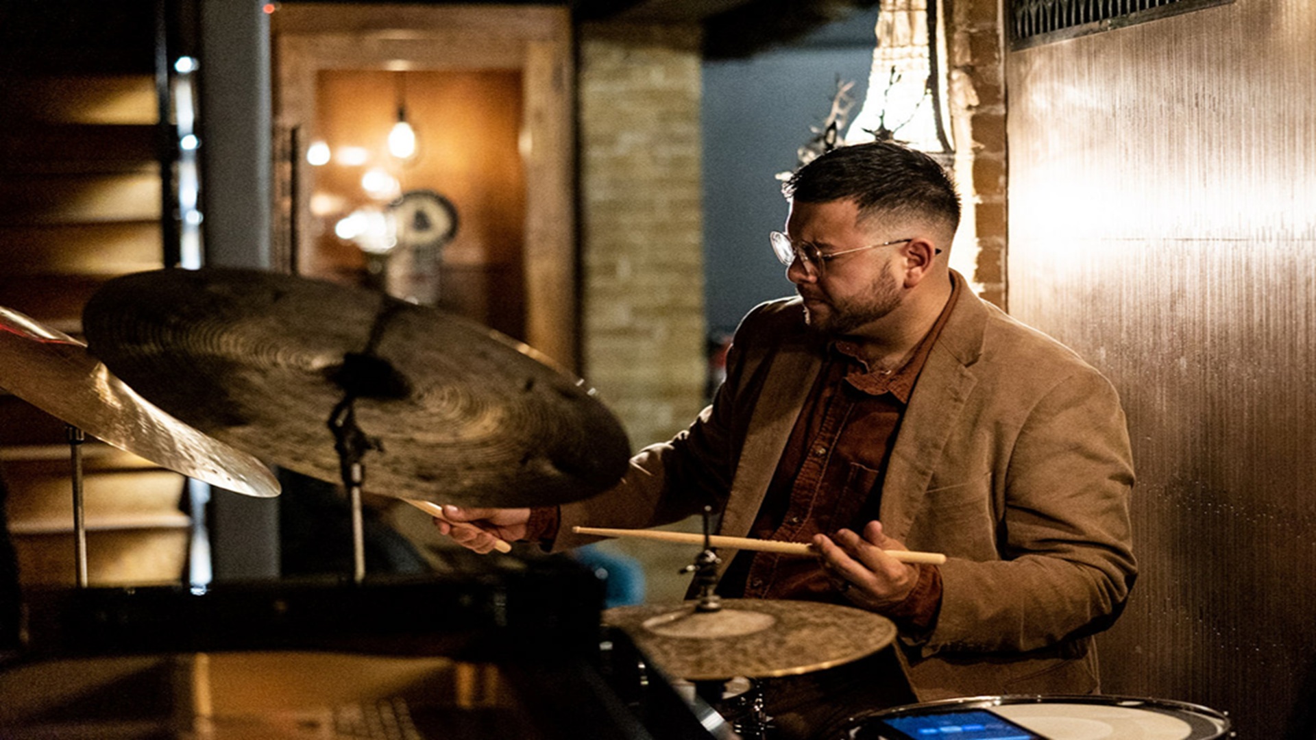 Singer/Songwriter Series – Joshua Alderete at La Cascada Table & Bar