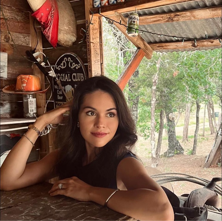 Live Music with Julia Rose at Lost Oak Cellars