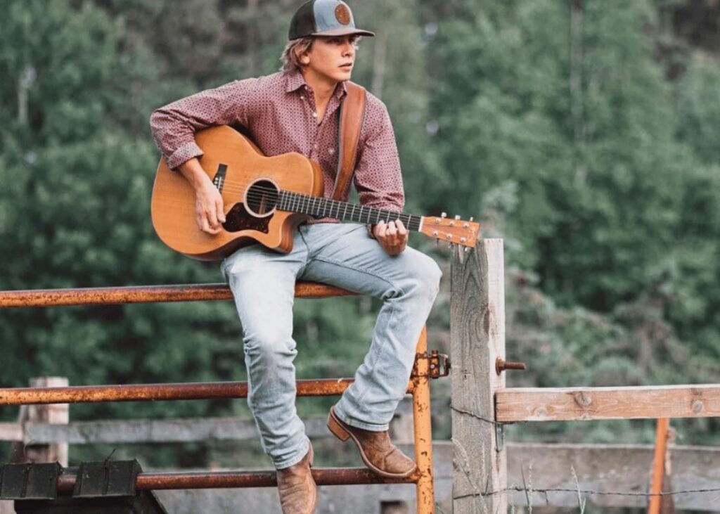 Singer/Songwriter – Noah Kurtis at Tapatio Springs Hill Country Resort