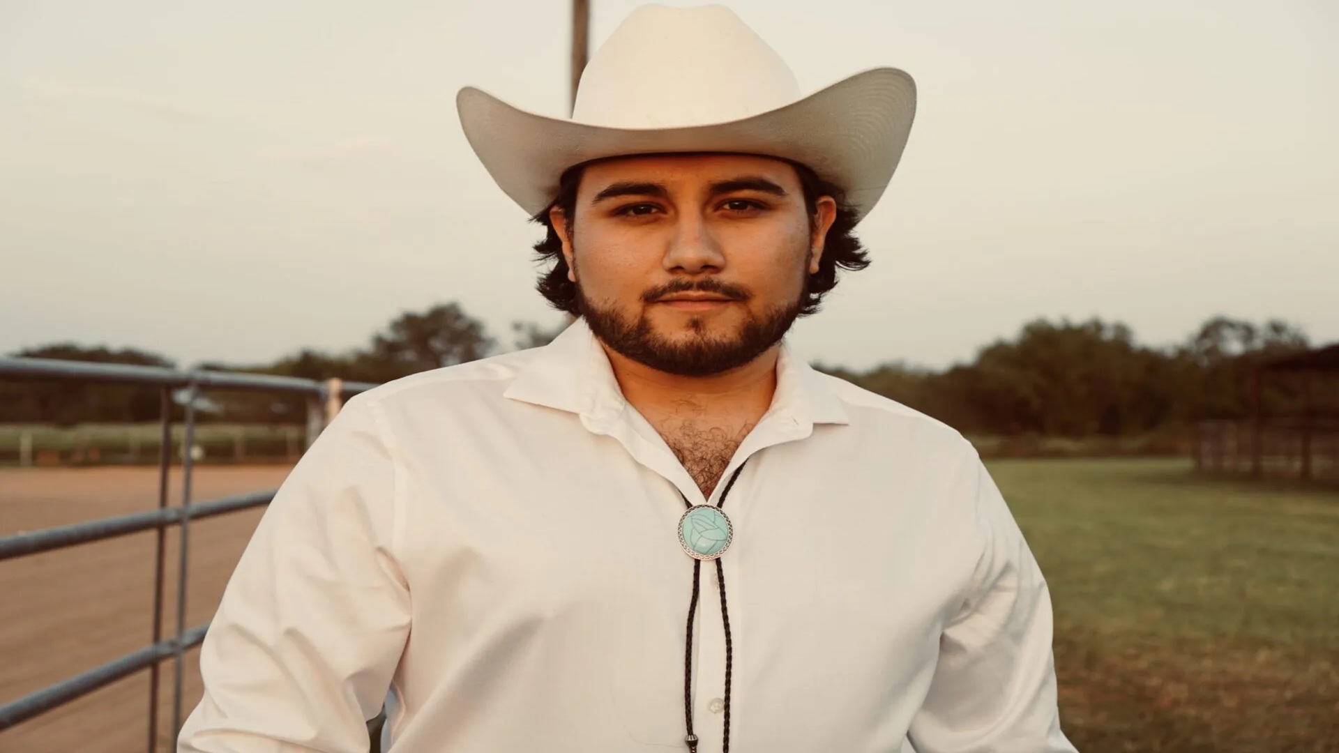 Singer/Songwriter – Wally Robles at La Cascada Table & Bar